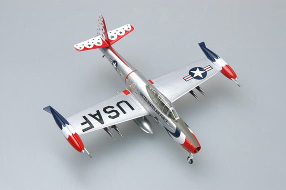 Republic F-84G Thunderjet American turbojet fighter-bomber aircraft  pre-built 1/72 scale plastic collectible military model