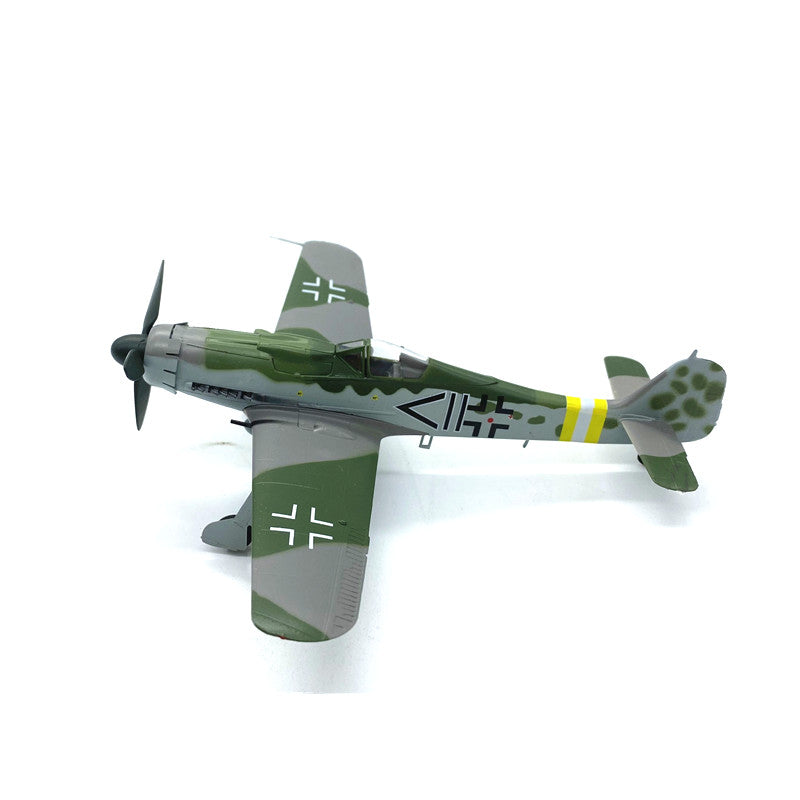 1/72 scale prebuilt Fw 190 D-9 German WWII fighter model 37264