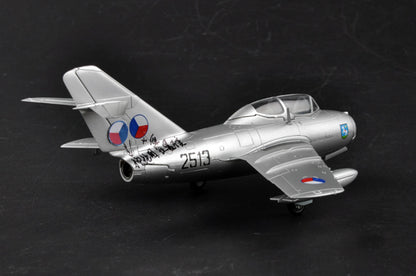 prebuilt 1/72 scale MiG-15 aircraft model 37137