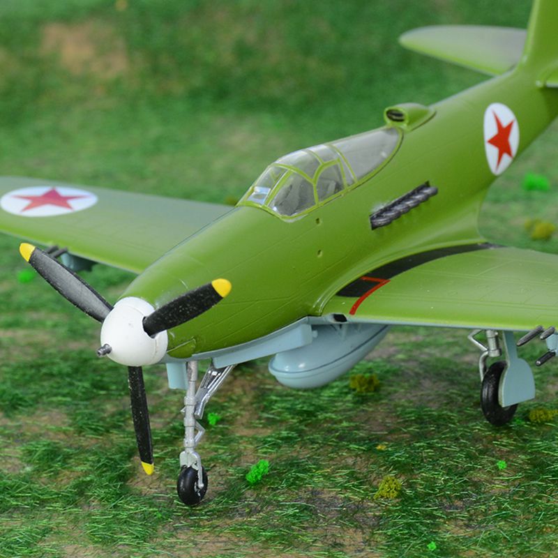 pre-painted 1/72 scale P-39N aircraft model 36323